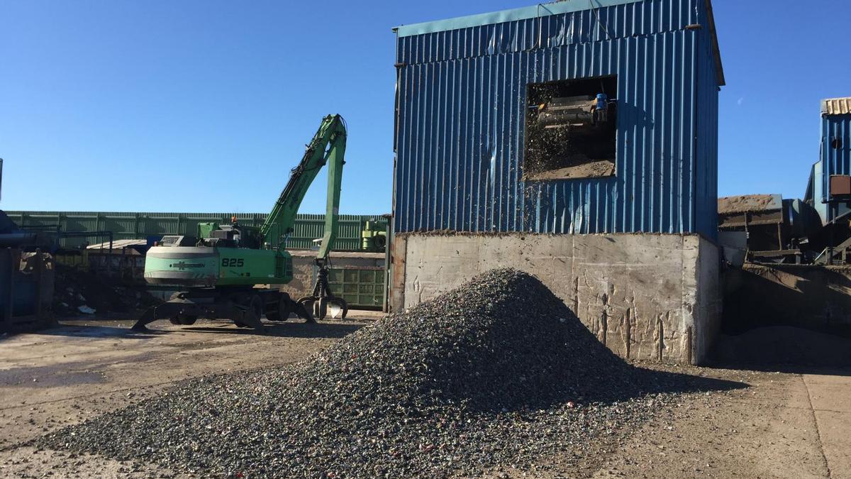 La Comunidad de Madrid destina 15 millones al complejo medioambiental de reciclaje de Loeches con capacidad para procesar 270.000 toneladas al año.