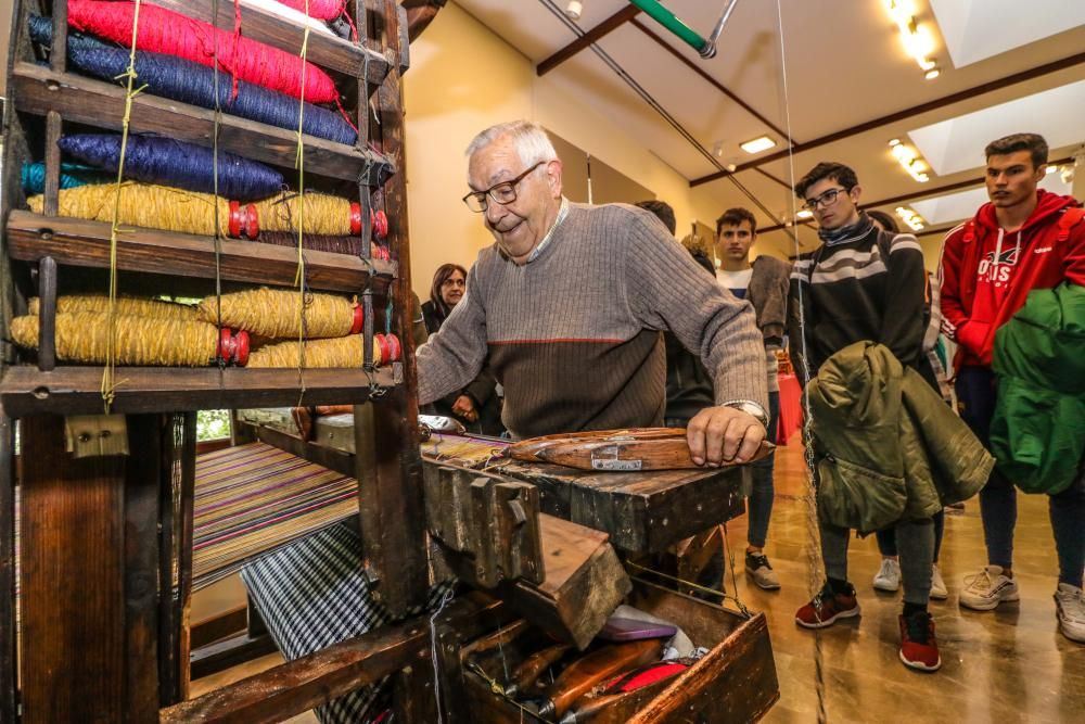 Una exposición de telares antiguos se configura como el embrión del Museo Industrial