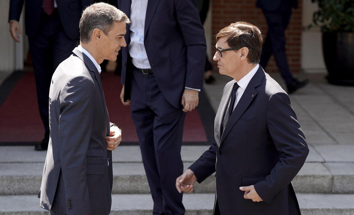 El presidente del Gobierno, con representantes del consorcio que impulsa la gigafactoría de inteligencia artificial española, entre los que se encontraba Salvador Illa