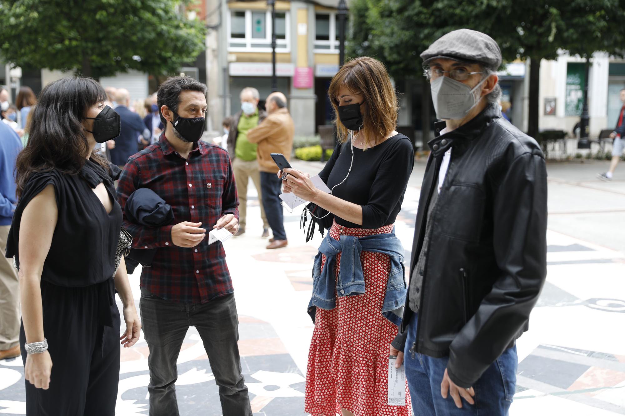 Entrega de honores y distinciones de Gijón en el teatro Jovellanos