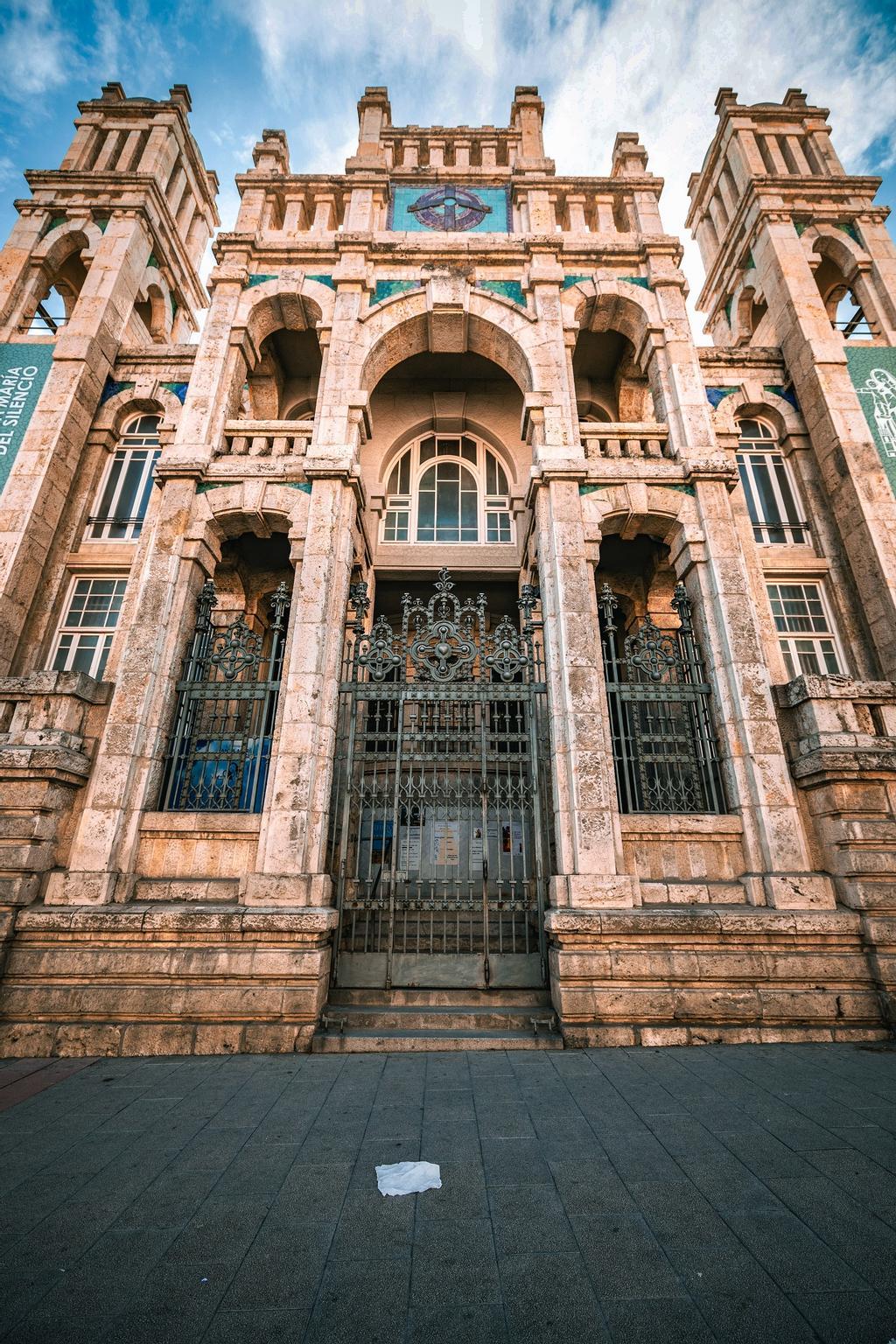 Una de las entradas al Hospital de Maudes.