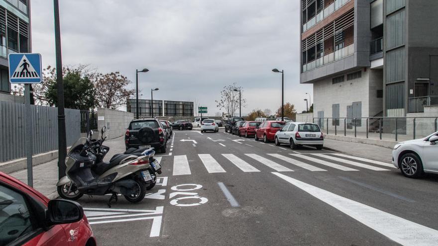 Algunas de las nuevas plazas de aparcamiento creadas en Vara de Quart