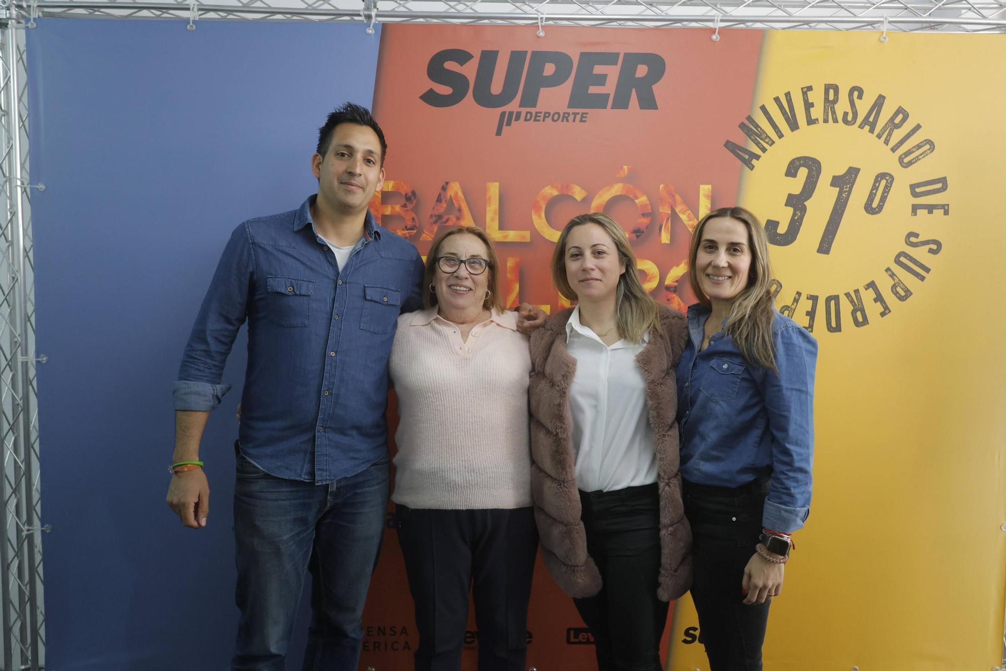 Balcón Fallero de SUPER: La primera mascletà reunió a la familia del deporte valenciano