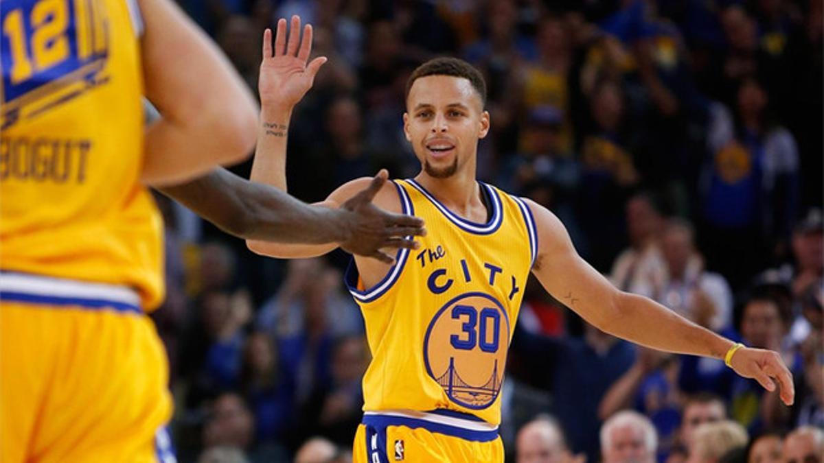Stephen Curry volvió a ser decisivo en la victoria de los Warriors