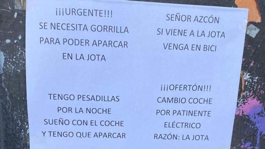 Cartel colocado por un vecino de La Jota en una calle de Zaragoza
