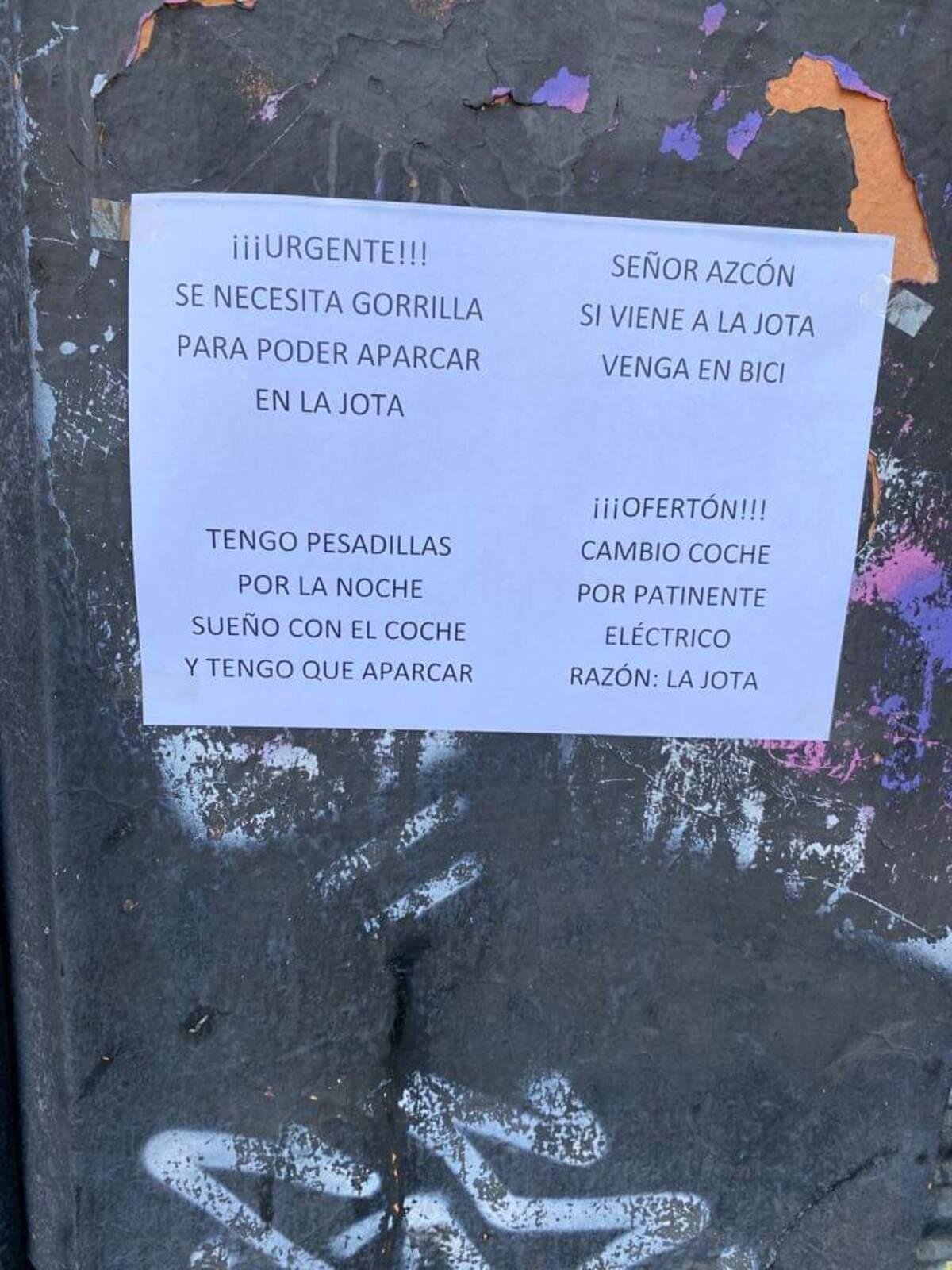 Cartel colocado por un vecino de La Jota en una calle de Zaragoza