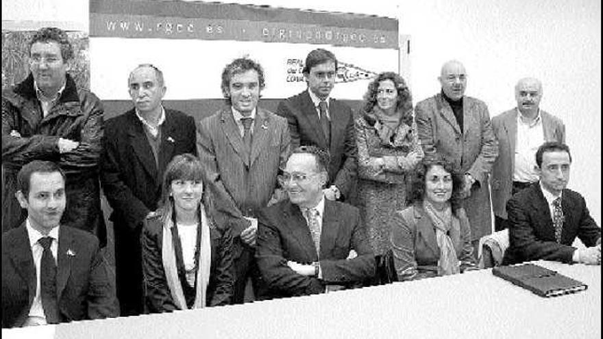 La futura junta directiva del Grupo, ayer, por la izquierda y de arriba abajo: Enrique Pañeda, José Rivas, Enrique Moro, Alejandro Puerta, Yolanda García, Arturo Martínez, Crisanto Cadenas, Diego del Valle, Siria Álvarez, Enrique Tamargo, Ana Villanueva y José Manuel López.