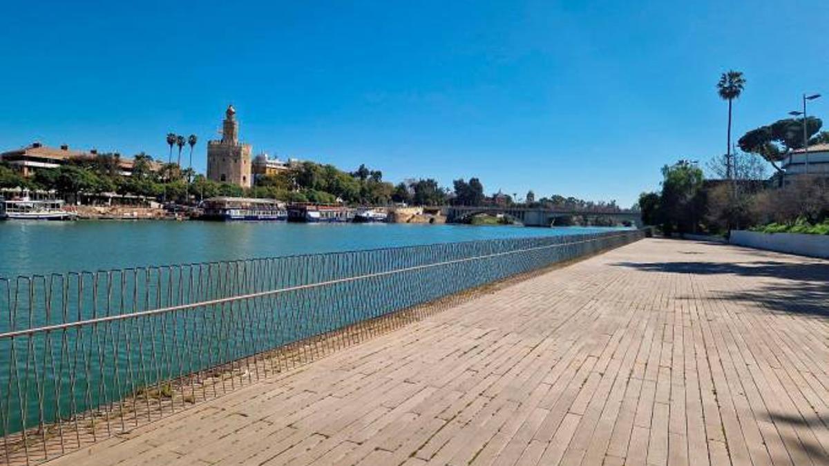 Explanada del Muelle Camaronero en la calle Betis