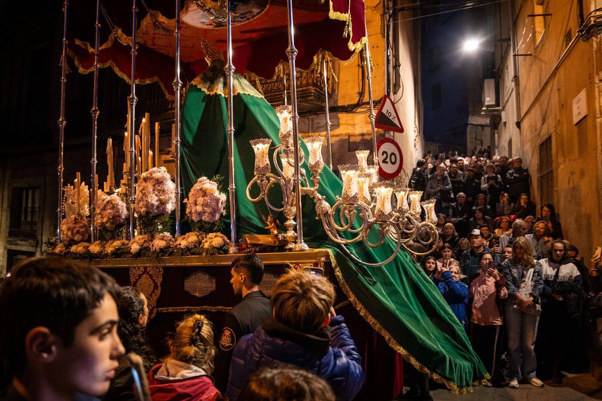 L’expectació per la Processó del Divendres Sant desborda el carrer
