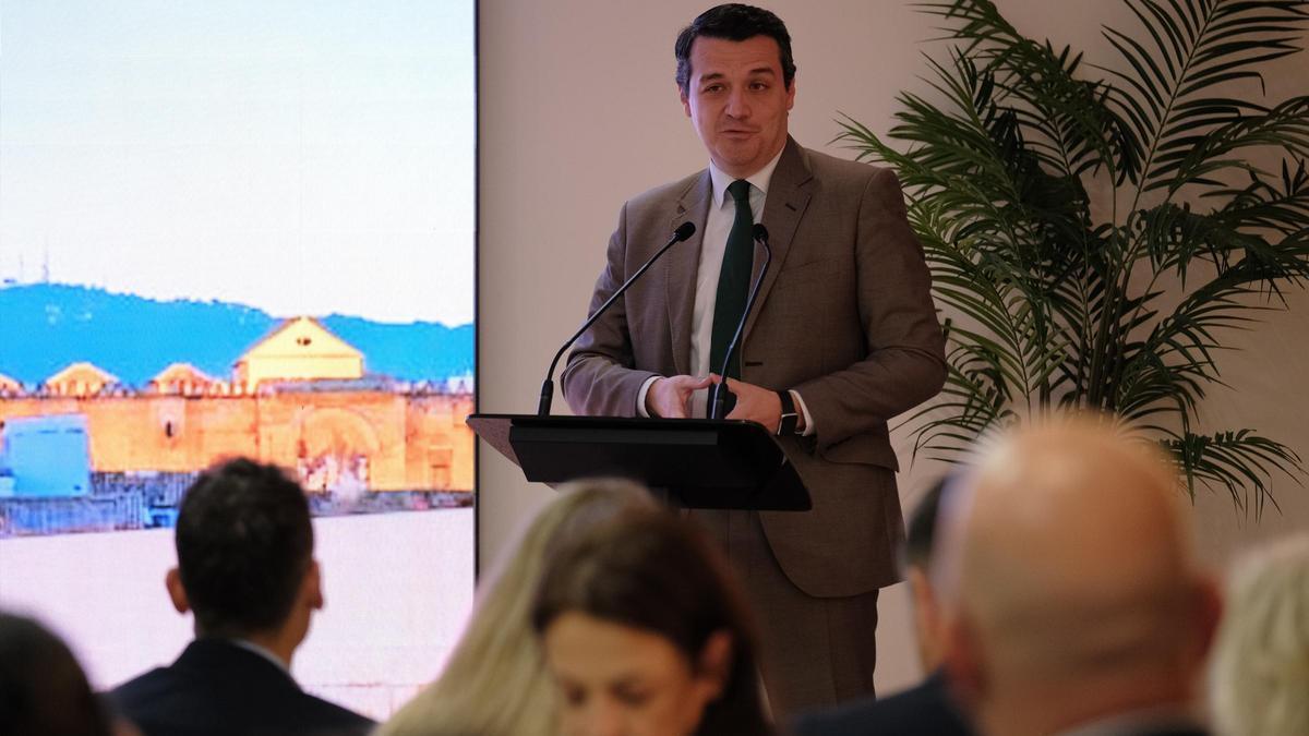 José María Bellido, alcalde de Córdoba, ha sido invitado por los empresarios malagueños para hablar de la inversión en la capital cordobesa.