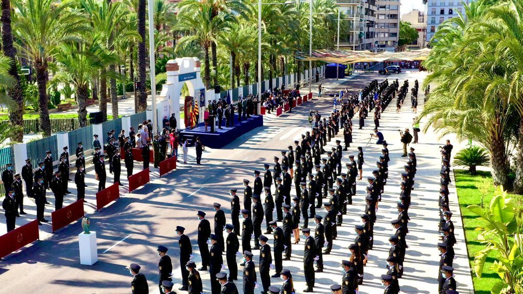 Así fue el acto de jura de 205 nuevos agentes de la Policía Nacional en Elche