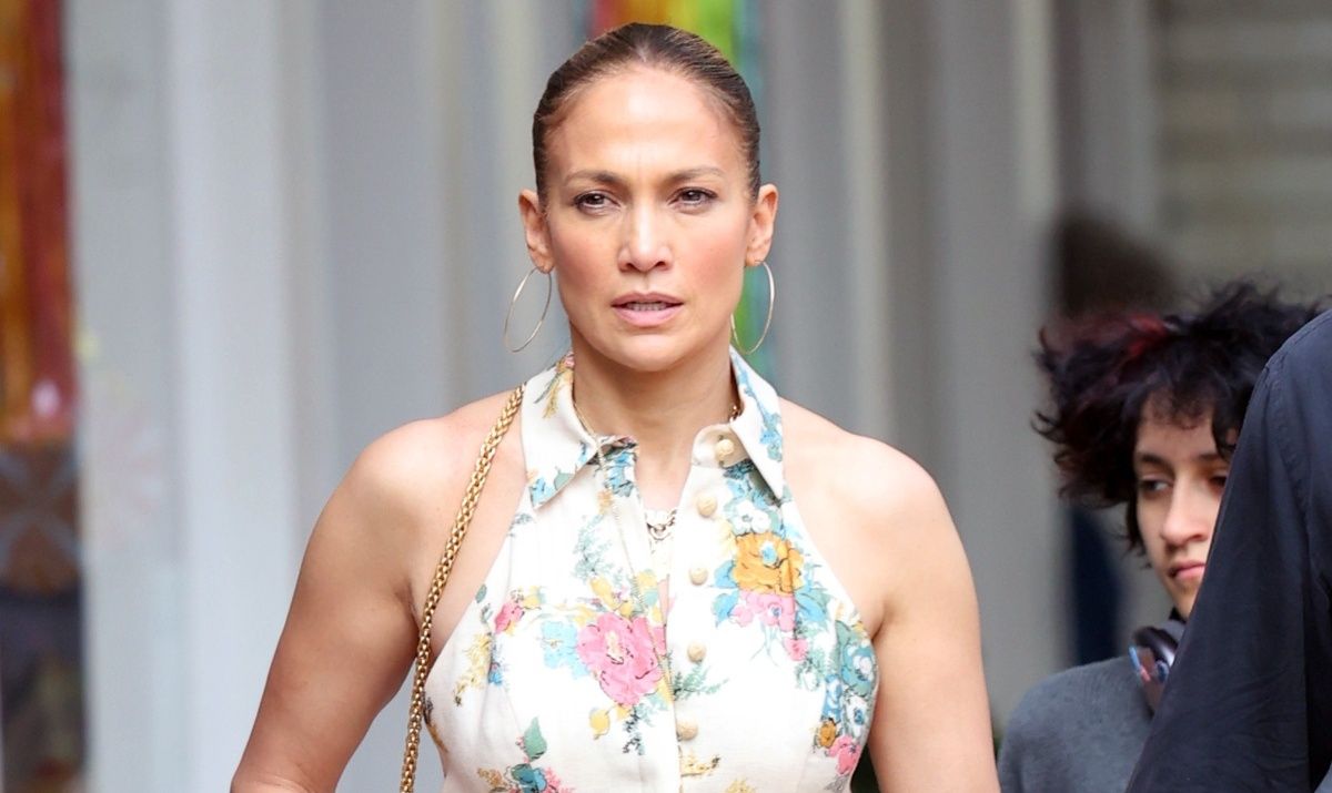 Jennifer Lopez con look veraniego
