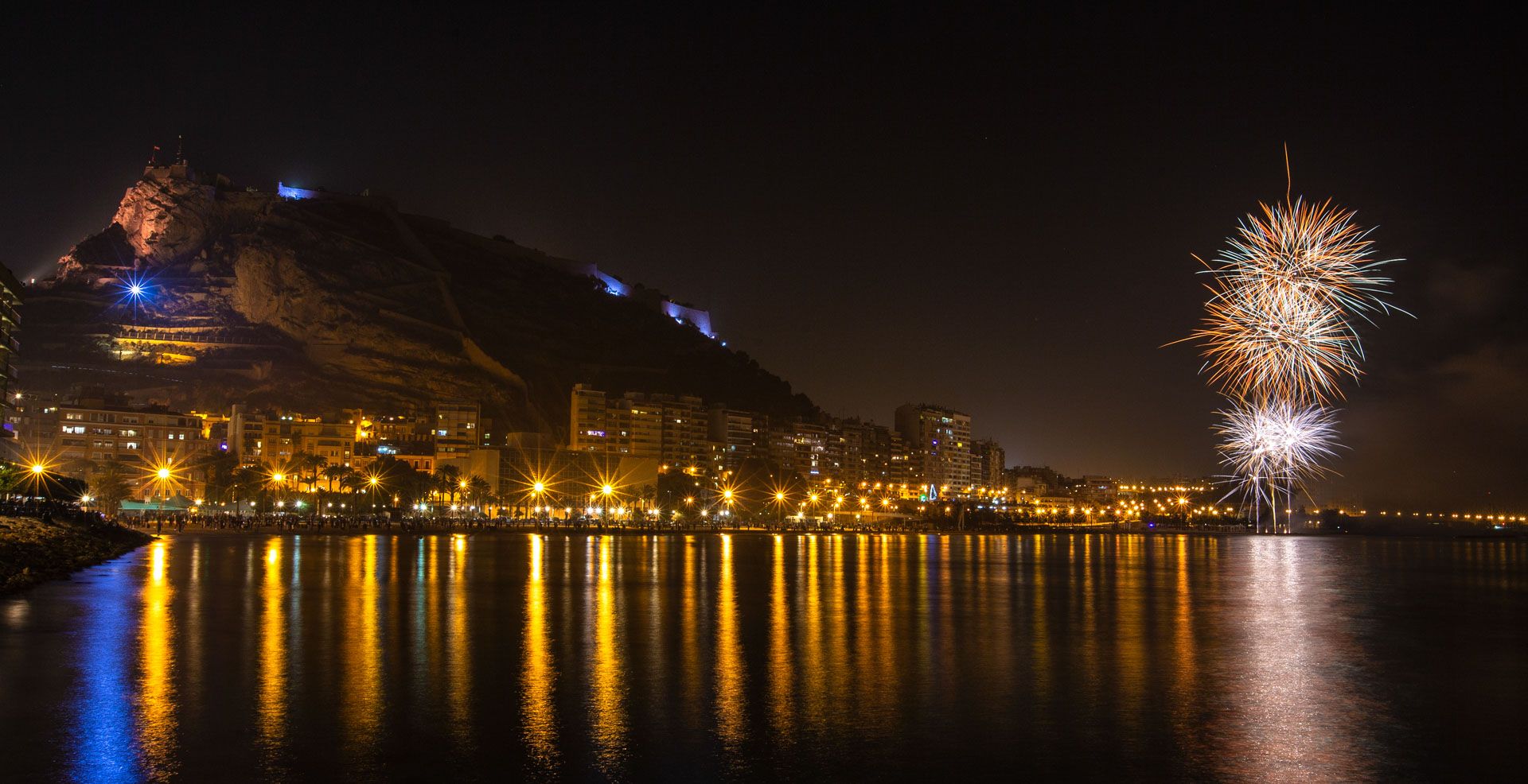 Fuegos artificiales desde la playa del Cocó por el Año Nuevo