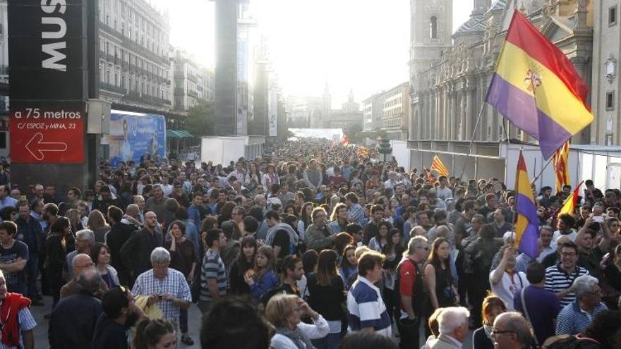 5.000 republicanos piden un referendo