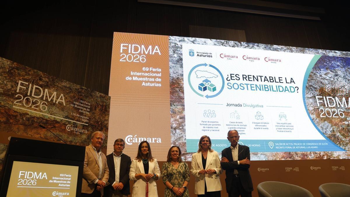 De izquierda a derecha: Álvaro Alonso Ordás, Rubén González, Cristina Ortega, María Calvo, Eva Pando, Javier Sáenz de Jubera.