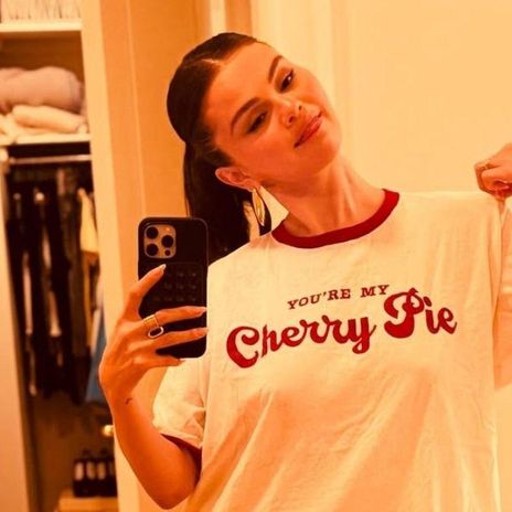 Selena Gomez confirma que no hay nada más tendencia que los pantalones vaqueros que llevaste en los 2000