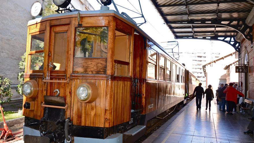 Bummelzug Roter Blitz erhöht seine Frequenzen - Abfahrtszeiten und Tarife