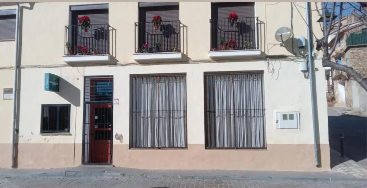 Imagen del bar de Villanueva de Viver, que cerró sus puertas en septiembre del 2024 y volverá a abrir en los próximos días.