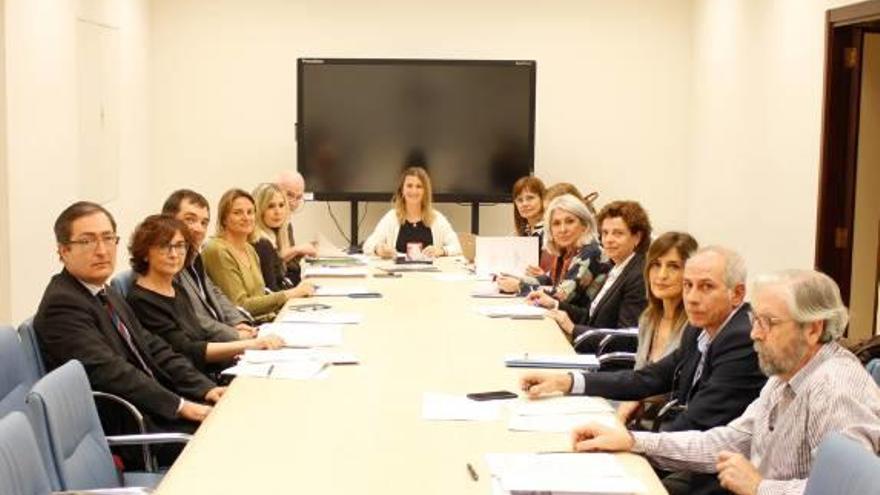 Raquel Andrés, junto al resto de participantes en la reunión.