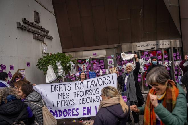 El nostre sistema de salut ens abandona El nostre sistema de salut ens abandona