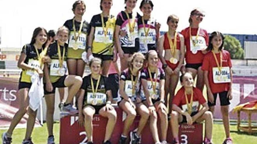 Alevines de 4x50 femeninos.