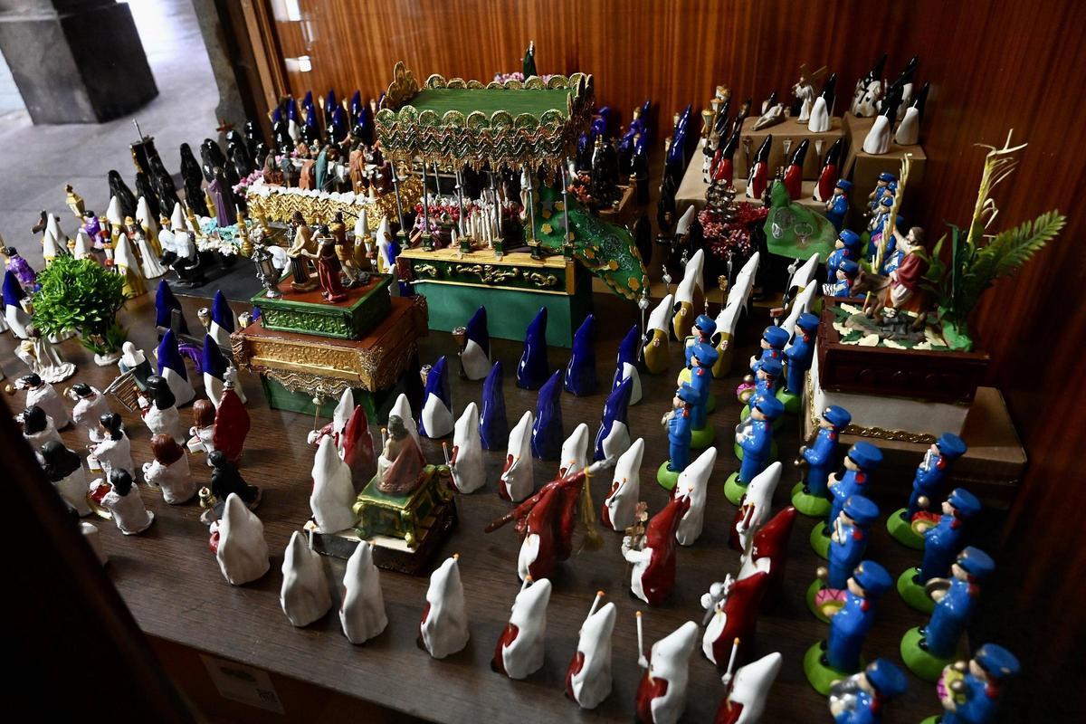 El montaje de este año en A Moda Dabaixo incorpora una banda de música y nuevos pasos como la Virgen de las Angustias, La Cena o La Flagelación.