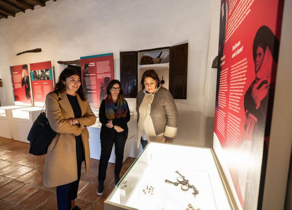 Un paseo por los tesoros de la joyería ibicenca |
