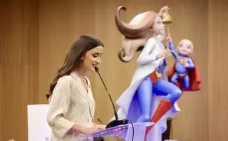 El Hospital Clínico recibe el ninot de "Hope"