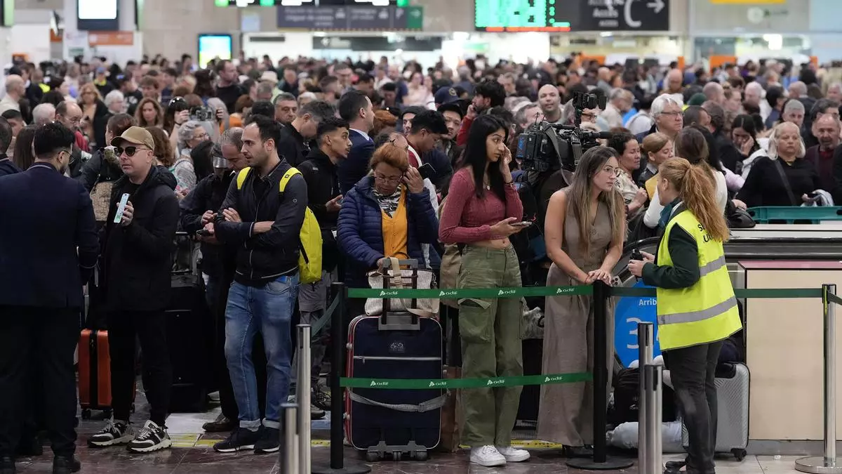 Sants, epicentro de la segunda jornada de caos ferroviario: cancelaciones y retrasos en Rodalies
