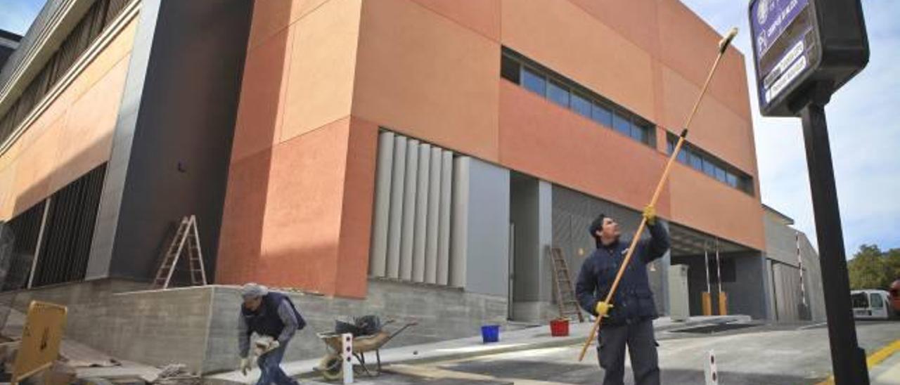 La señalización de acceso al aparcamiento del Campus de Alcoy ha sido colocada a principios de esta misma semana.