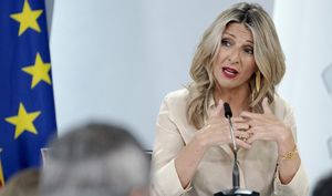 Yolanda Díaz insta a la patronal a pactar la reducción de la jornada antes de verano o legislará sin ella