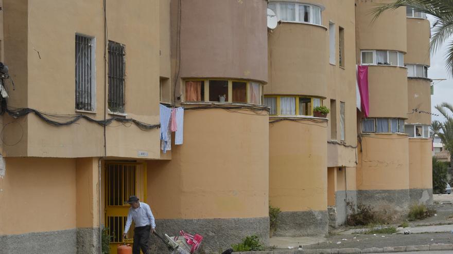 Elche derribará los dos bloques desalojados del barrio de Los Palmerales