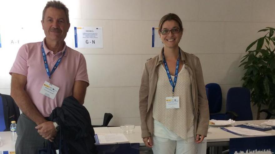 El director del Fray Ignacio Barrachina y una profesora en la reunión en Madrid