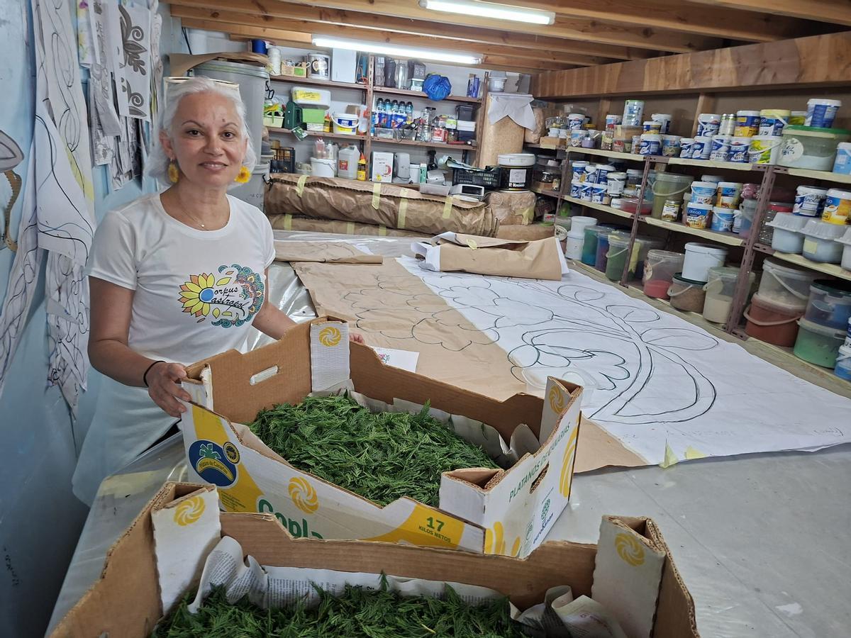 En imágenes: Los artistas florales de Castropol encaran la recta final para el Corpus Christi