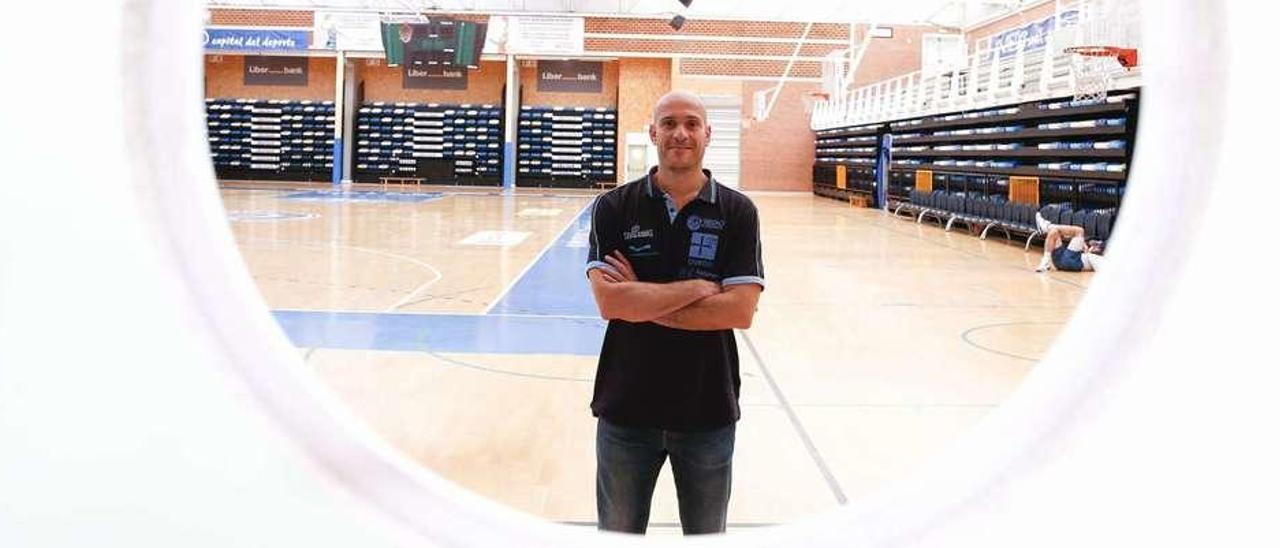 Carles Marco, en el polideportivo de Pumarín de Oviedo.