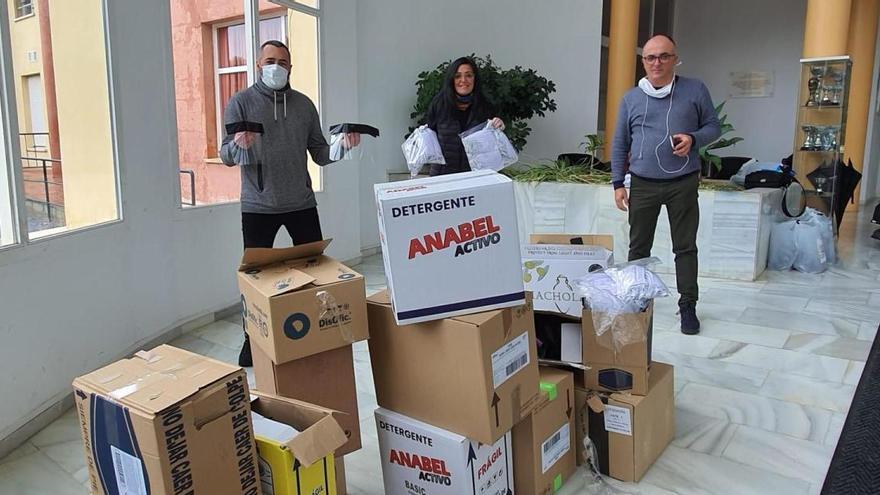 Imagen de la entrega de mascarillas.