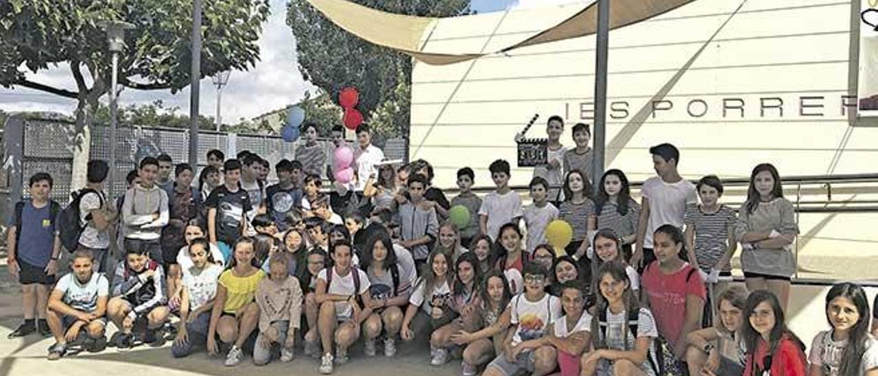 Escolars de 6è de Porreres i Montuïri durant la visita a l´institut.