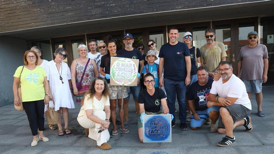 A Illa lucha contra las colillas con la campaña «O mar comeza aquí»