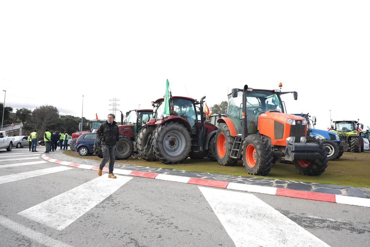 Fotogalería | Los tractores ya ocupan las carreteras extremeñas