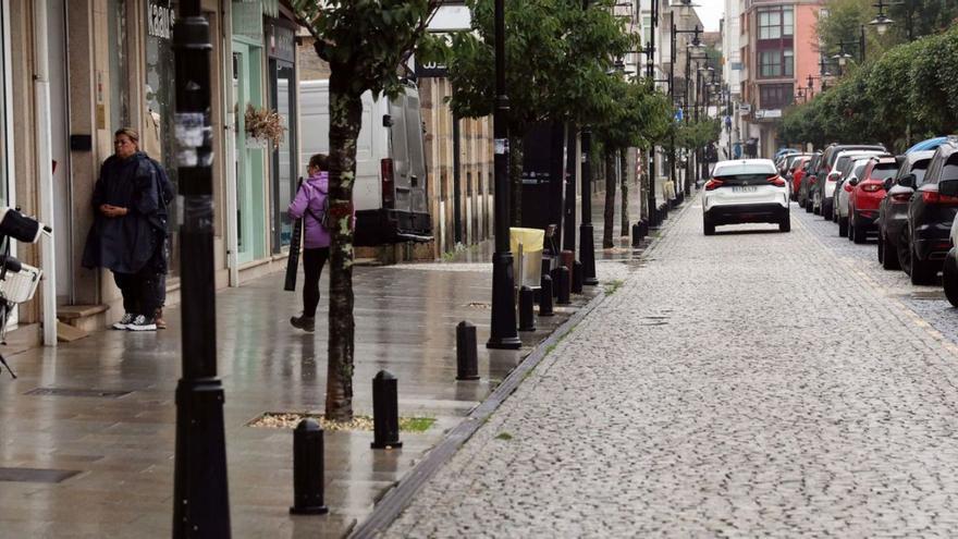 Comerciantes y vecinos de Fefiñáns se rebelan contra los cambios de tráfico