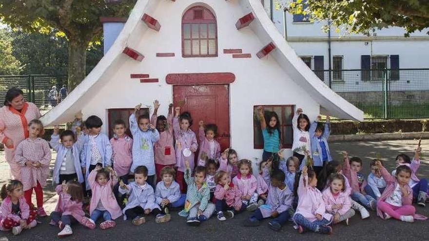 Alumnos de Educación Infantil, con la profesora Mónica Rodríguez