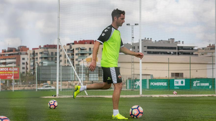 Albacar no entrena con el grupo y es duda para jugar ante el Mallorca