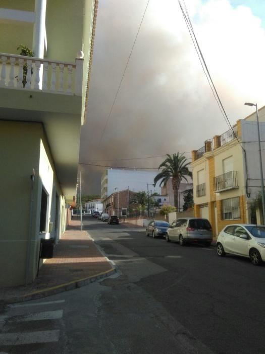 Un incendio amenaza la Calderona en Gátova