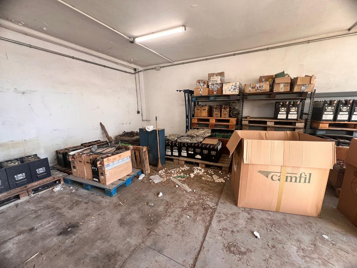 Cuarto del taller de las baterías de la estación de la Font de Sant Lluís en València
