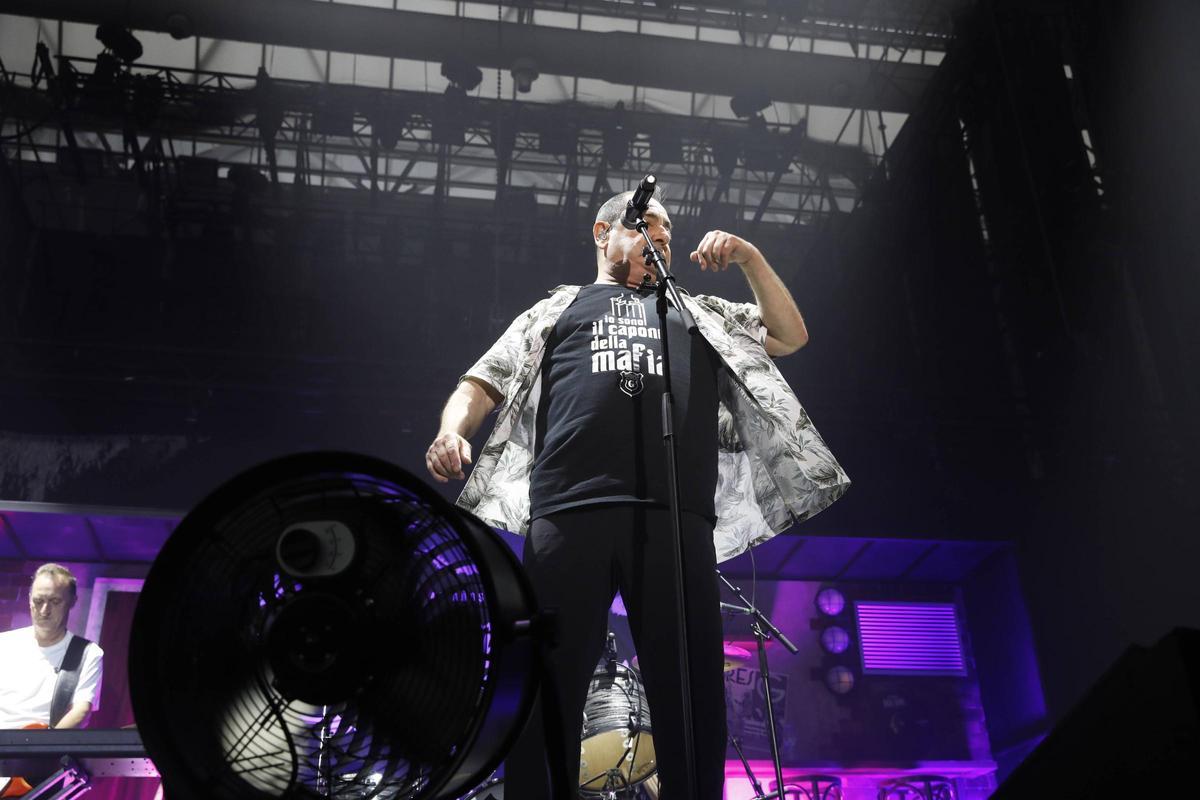 Hombres G desbordan Gijón con su concierto Hombres G desbordan Gijón con su concierto