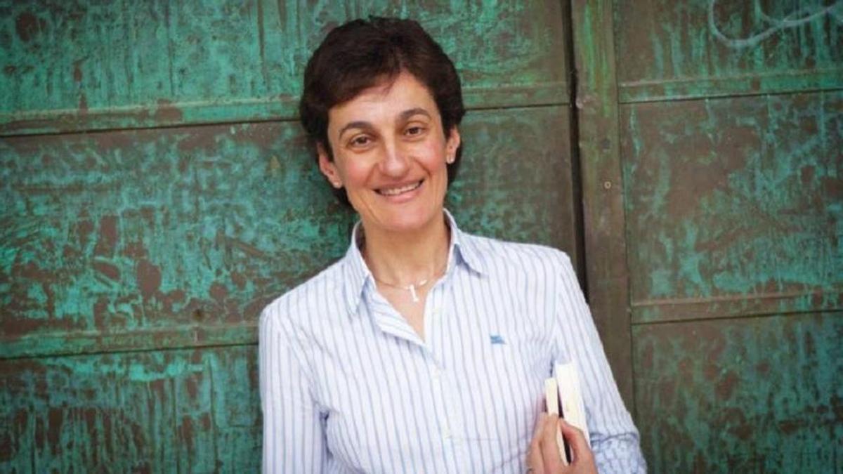 Dolores Vilavedra Fernández es profesora titular de Literatura Gallega de la Universidad de Santiago de Compostela