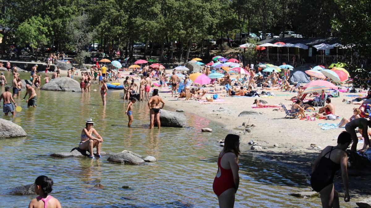 Una playa del Lago de Sanabria, en la víspera del 15 de agosto. |