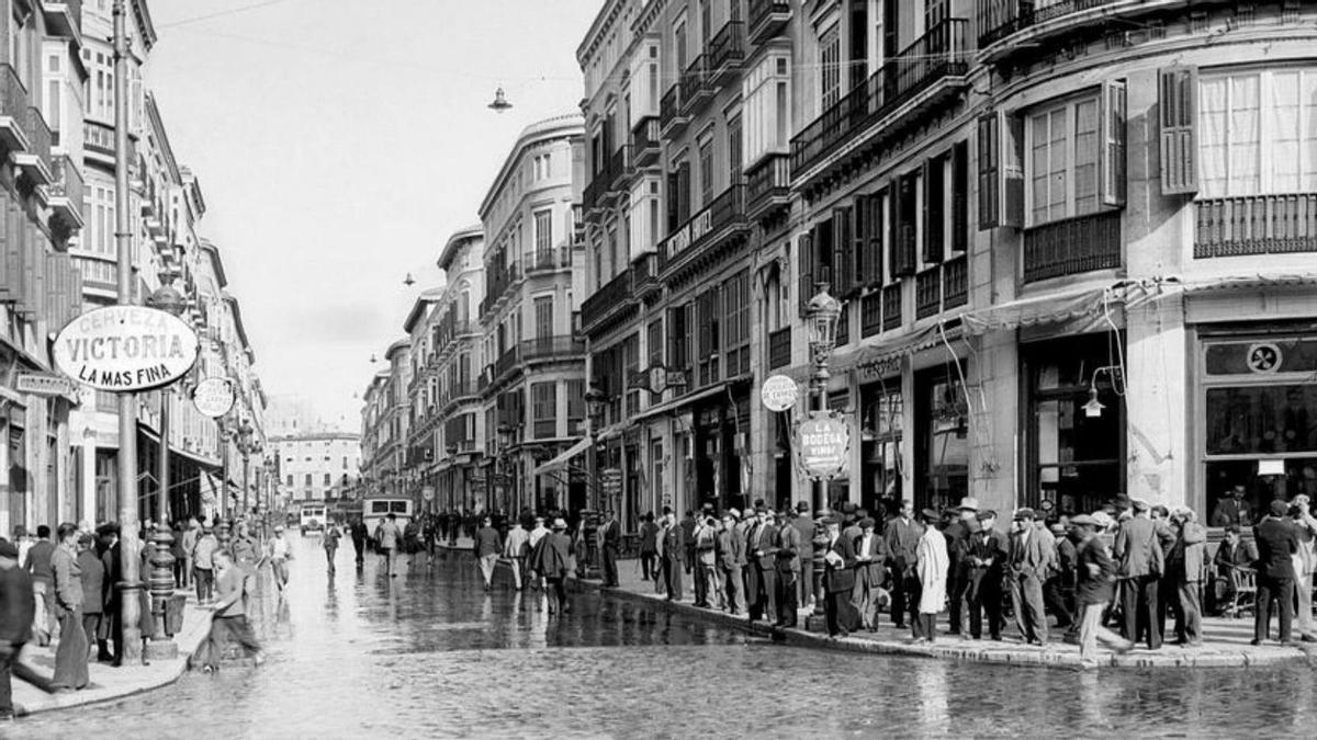 La calle Larios, en una imagen del siglo pasado.