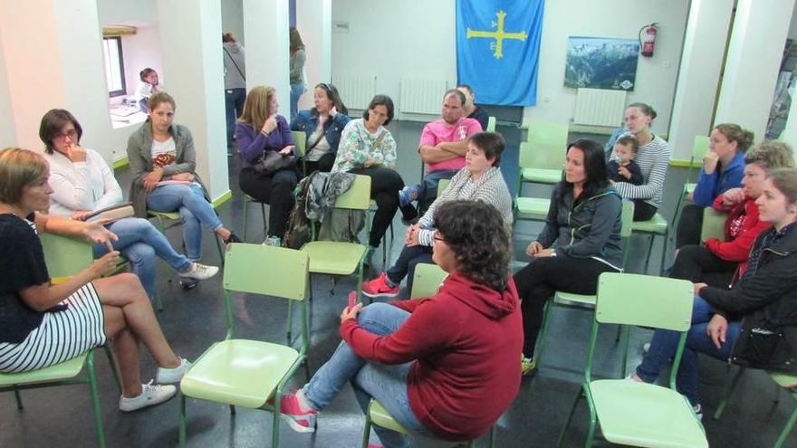 La reunión celebrada ayer en Arenas de Cabrales.