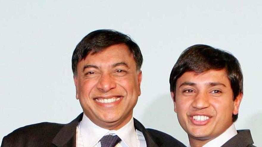 Lakshmi y Aditya Mittal, en una imagen de archivo.